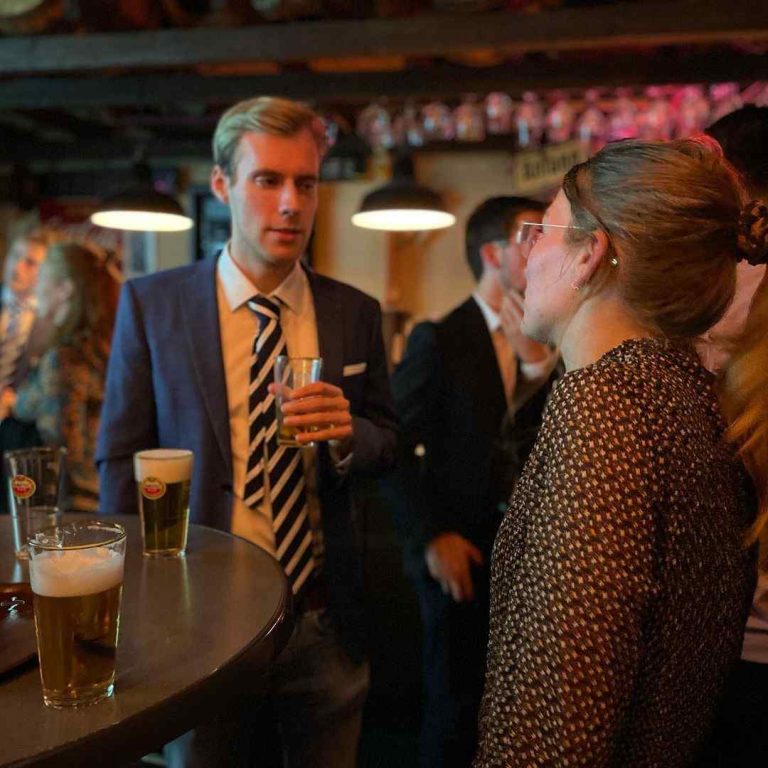 Pecunia Causa Borrel na Meeting